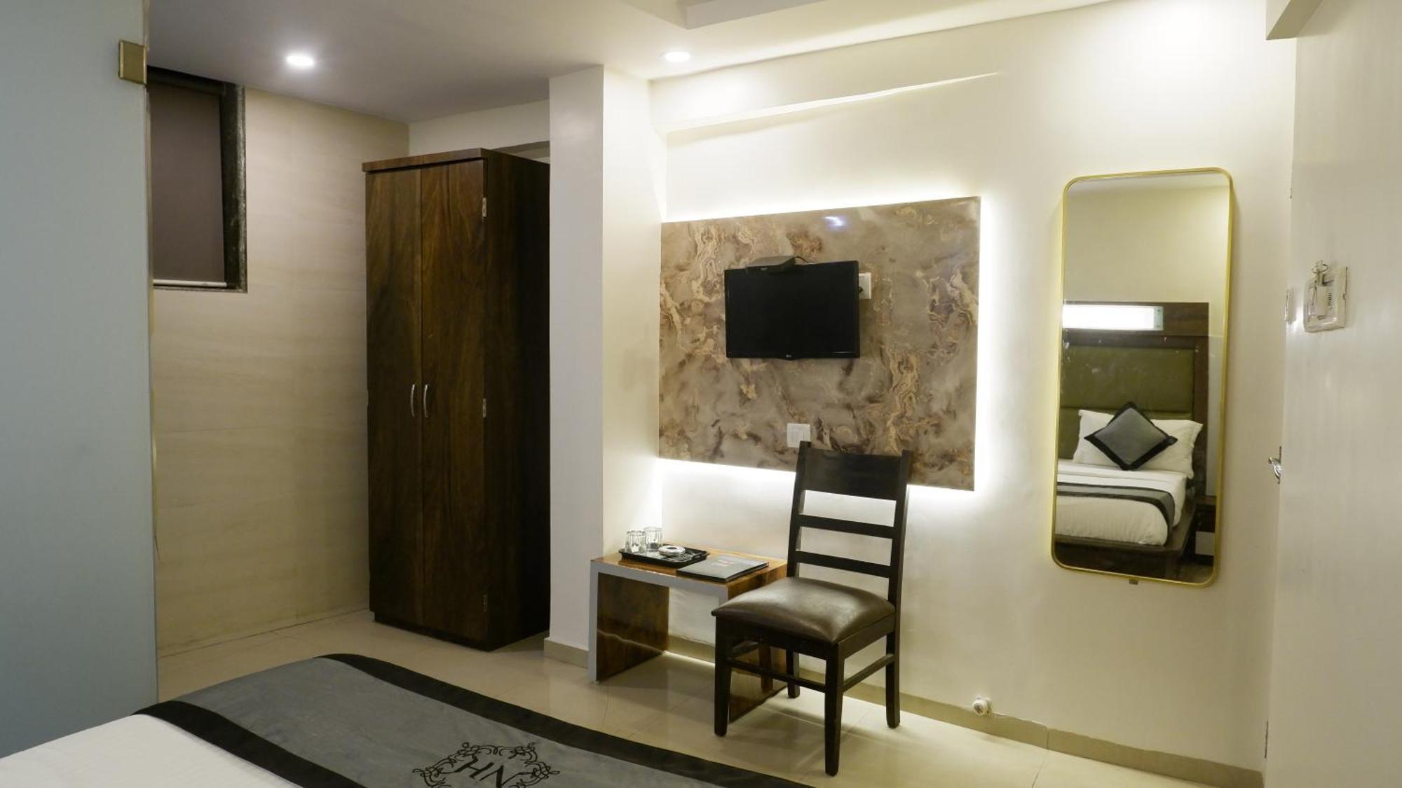 Hotel Naivedhya By Kwality Inn 塞恩 外观 照片